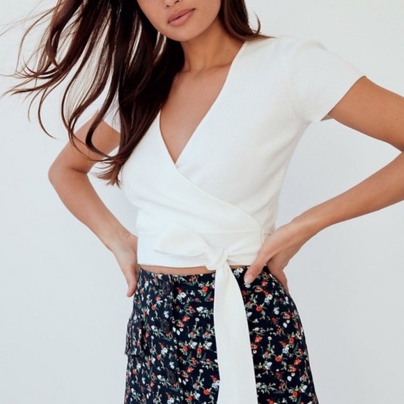 Aritzia | Knit Wrap Prunella Little Moon Crop Top Sweater - Picture 2 of 7